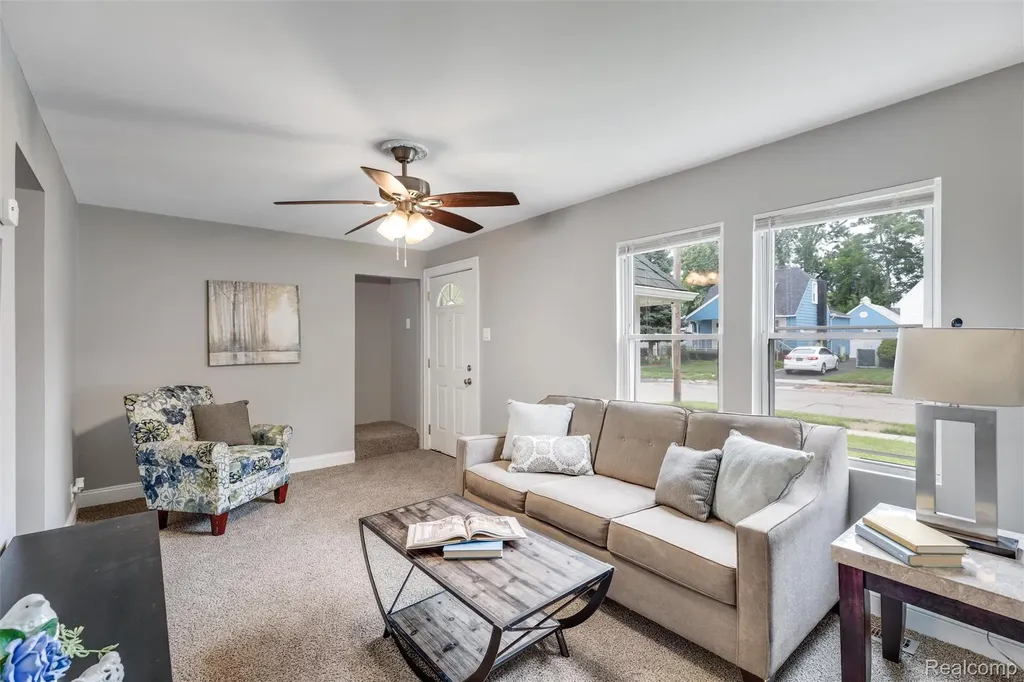 23337 Reynolds Avenue Hazel Park City MI 48030
