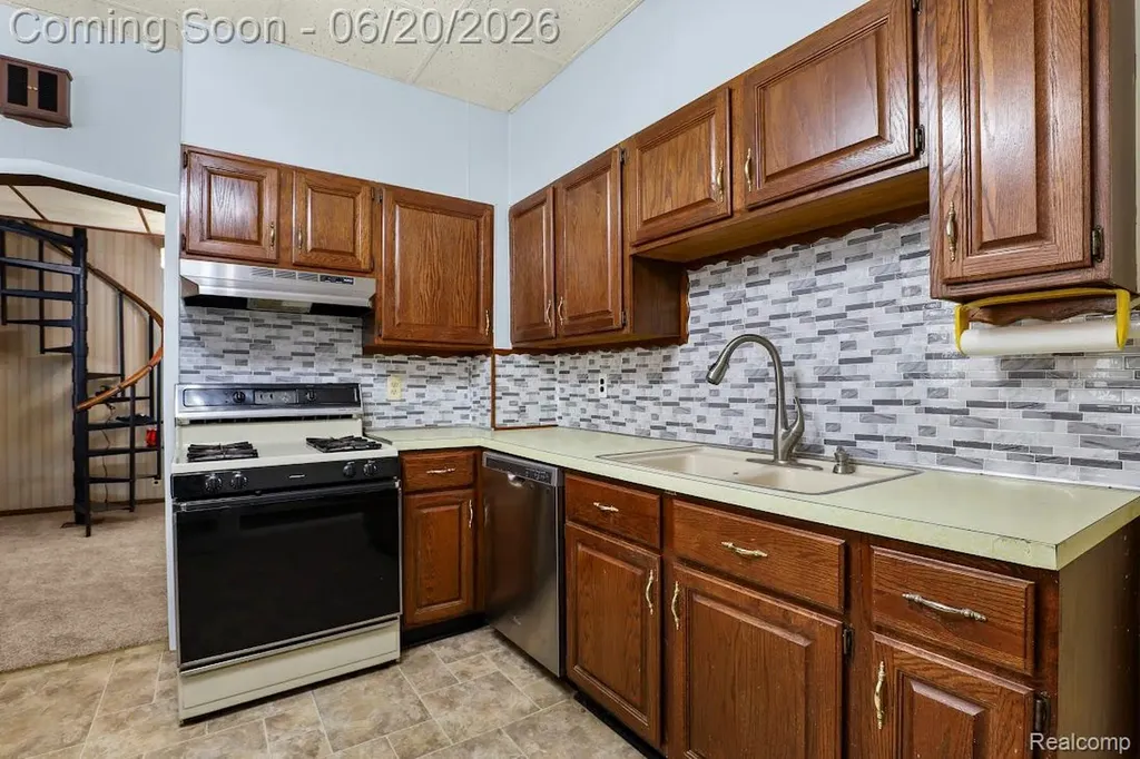 2633 Commor Street Hamtramck City MI 48212