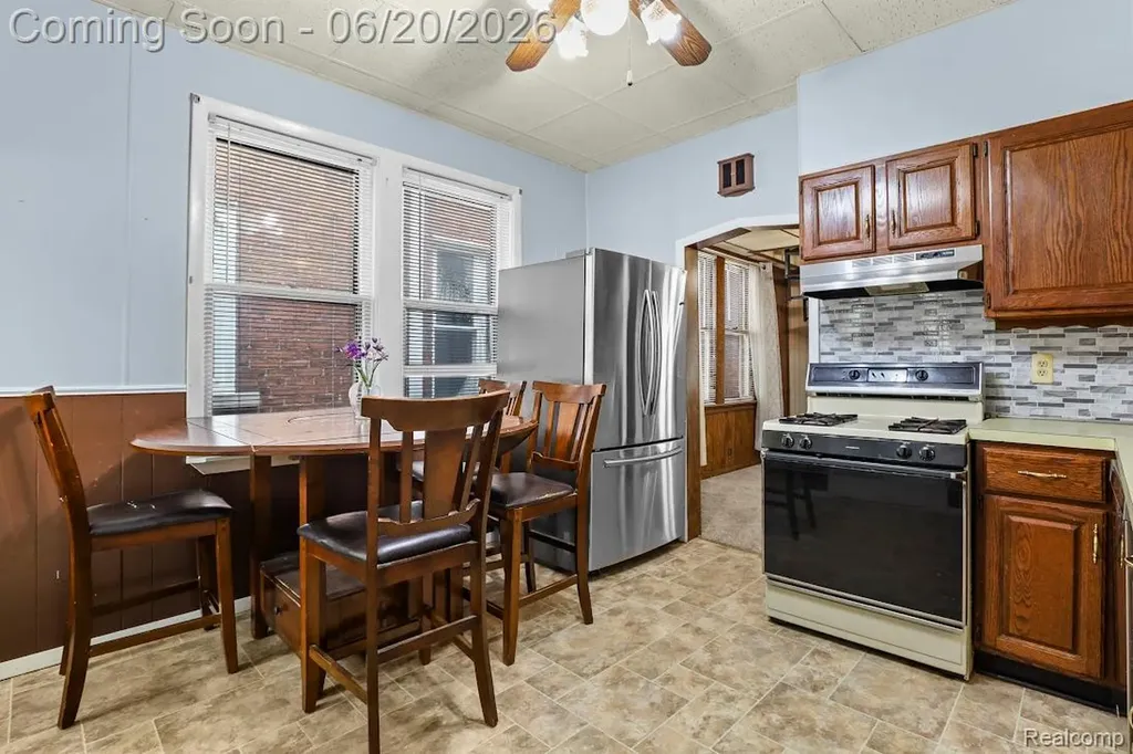 2633 Commor Street Hamtramck City MI 48212
