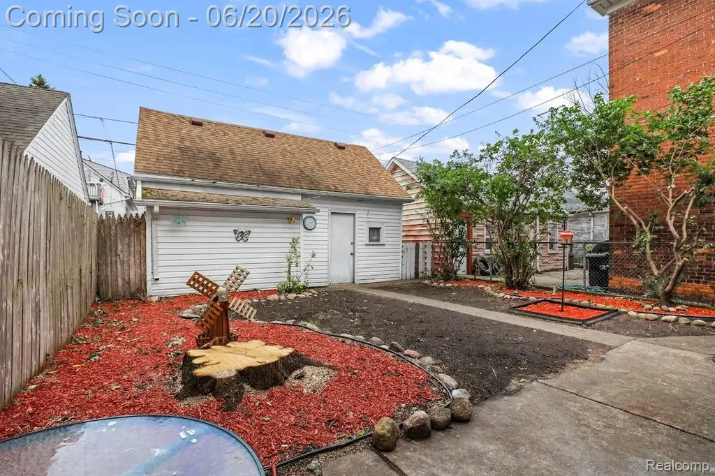 2633 Commor Street Hamtramck City MI 48212