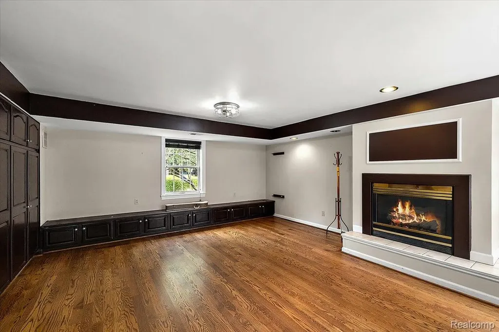 1051 Devonshire Road Grosse Pointe Park City MI 48230