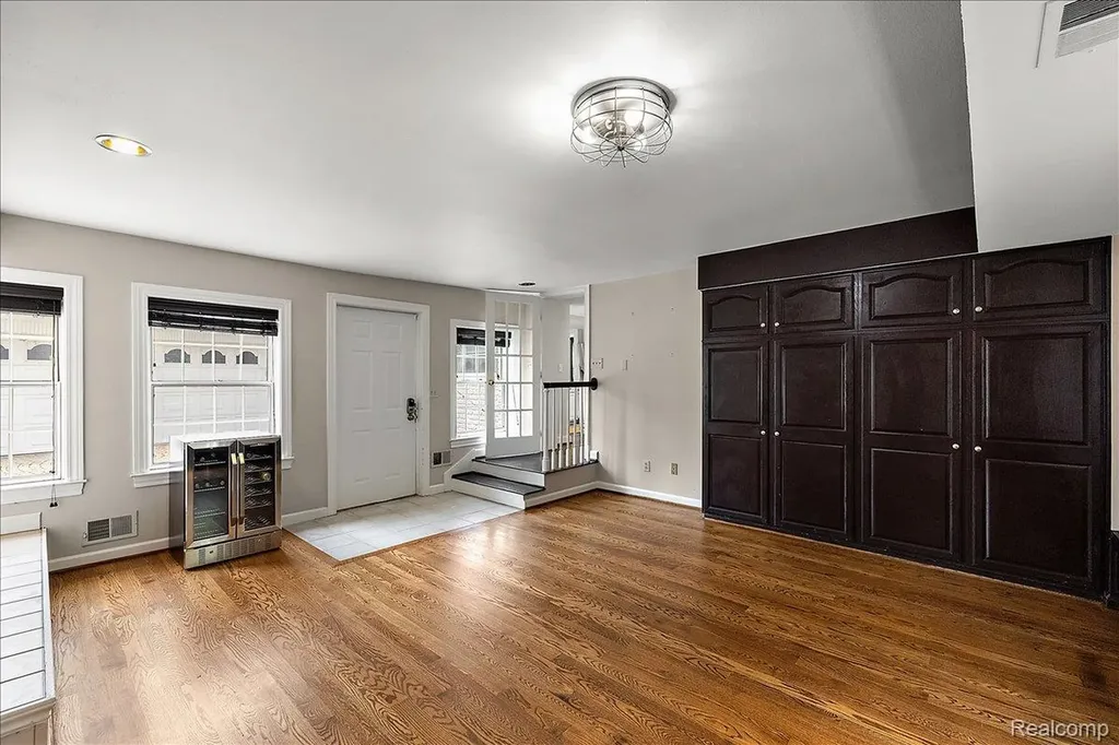 1051 Devonshire Road Grosse Pointe Park City MI 48230