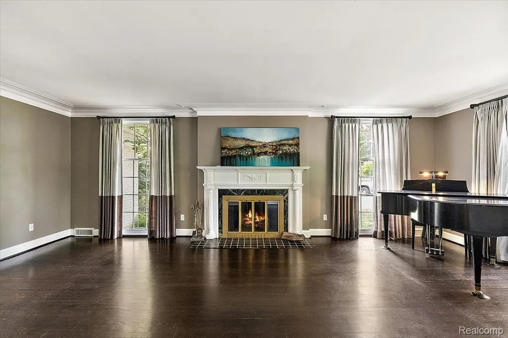1051 Devonshire Road Grosse Pointe Park City MI 48230