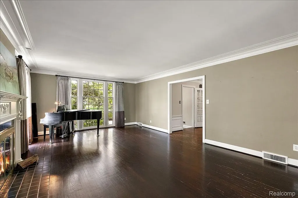 1051 Devonshire Road Grosse Pointe Park City MI 48230