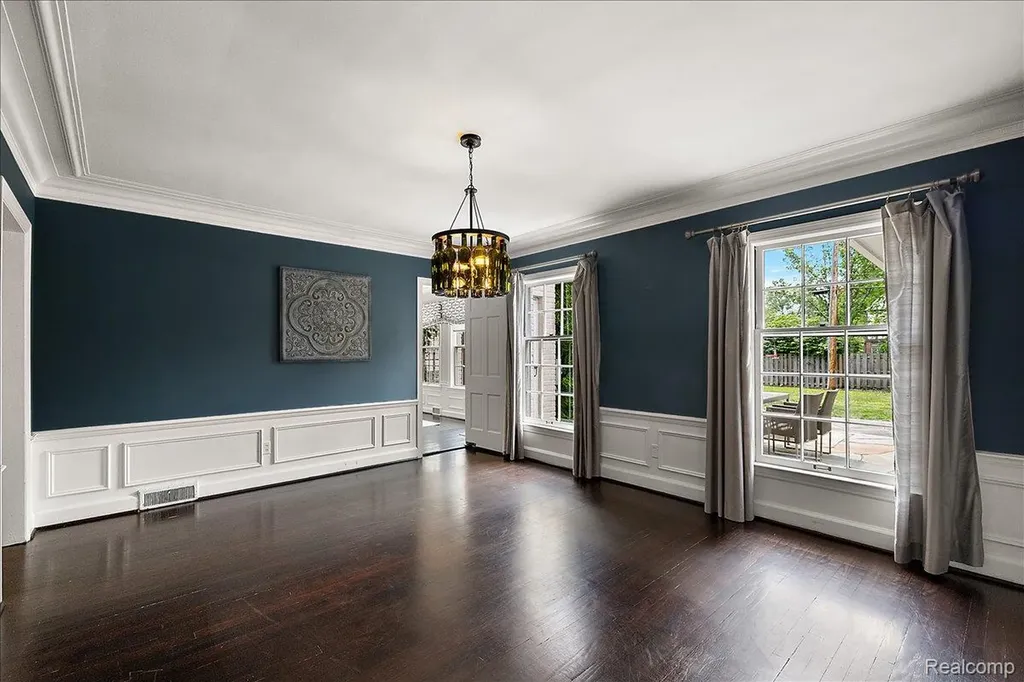 1051 Devonshire Road Grosse Pointe Park City MI 48230