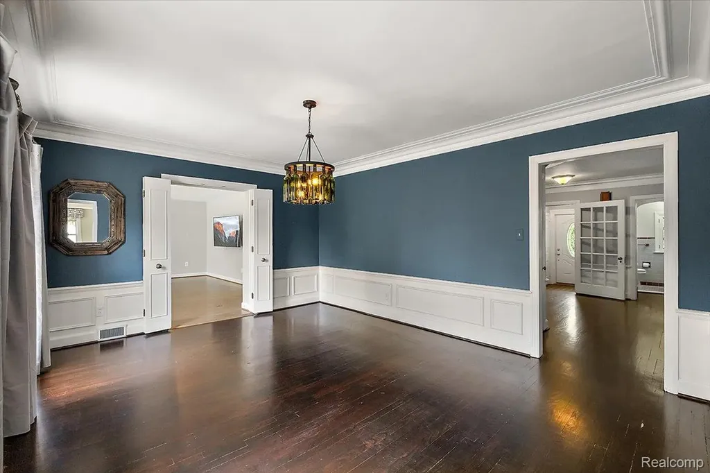 1051 Devonshire Road Grosse Pointe Park City MI 48230