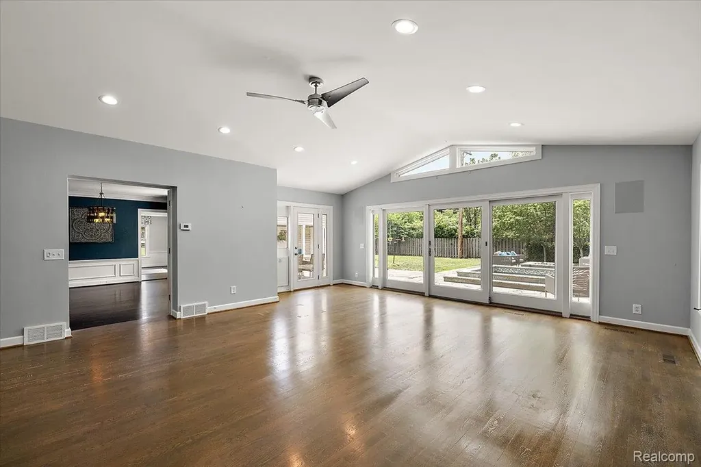 1051 Devonshire Road Grosse Pointe Park City MI 48230