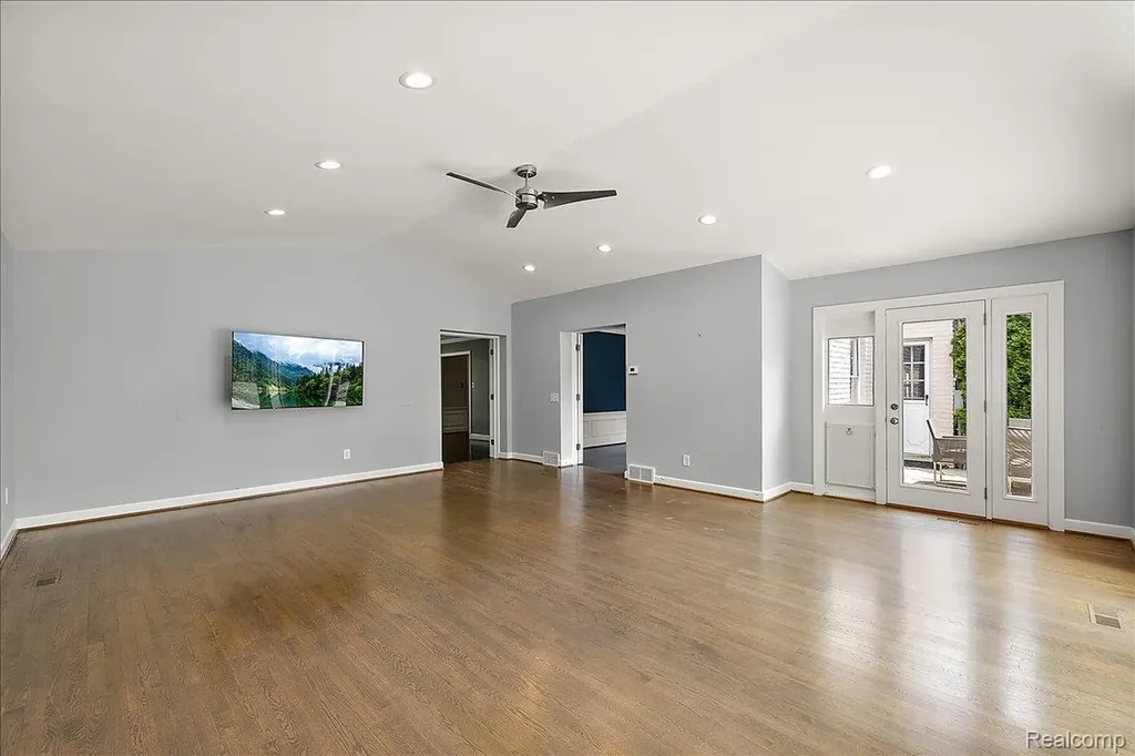 1051 Devonshire Road Grosse Pointe Park City MI 48230