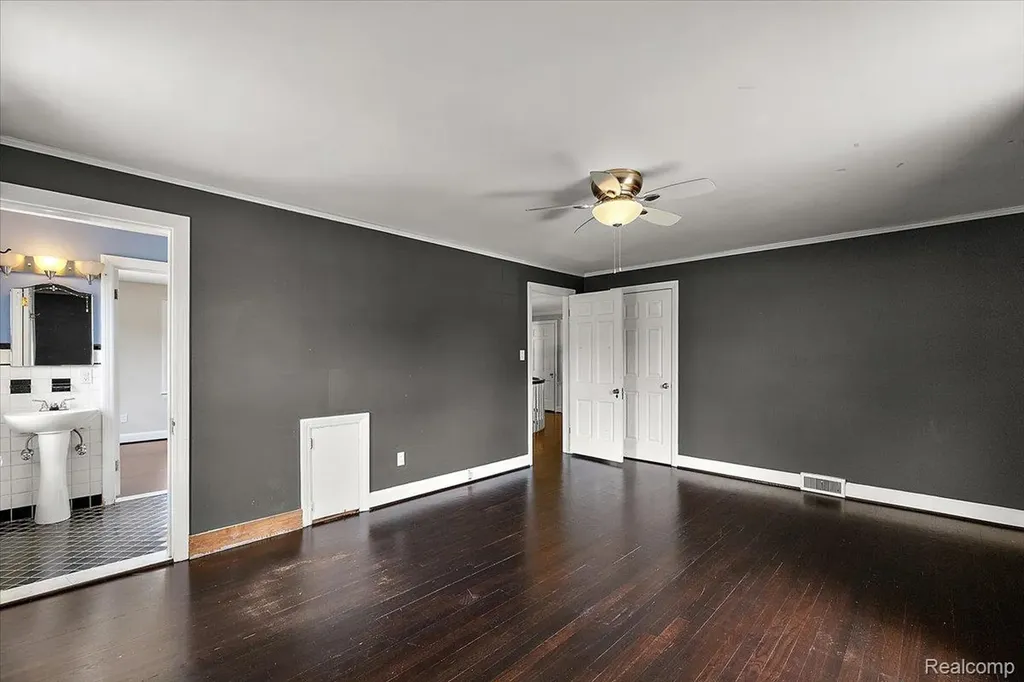 1051 Devonshire Road Grosse Pointe Park City MI 48230