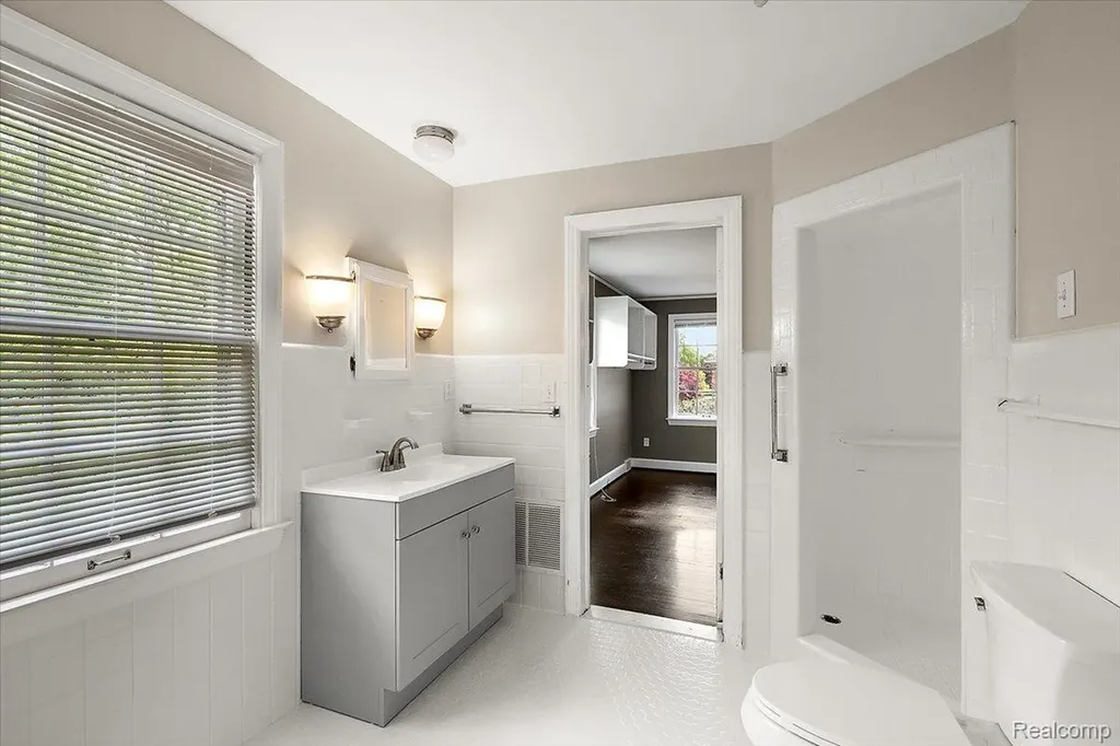 1051 Devonshire Road Grosse Pointe Park City MI 48230