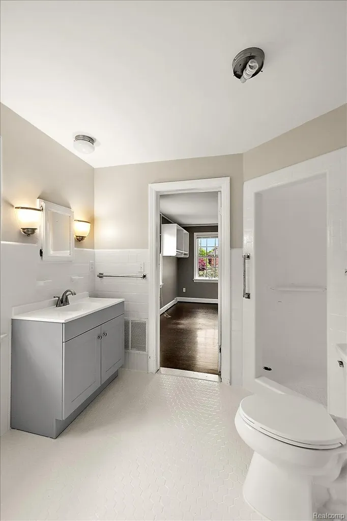 1051 Devonshire Road Grosse Pointe Park City MI 48230