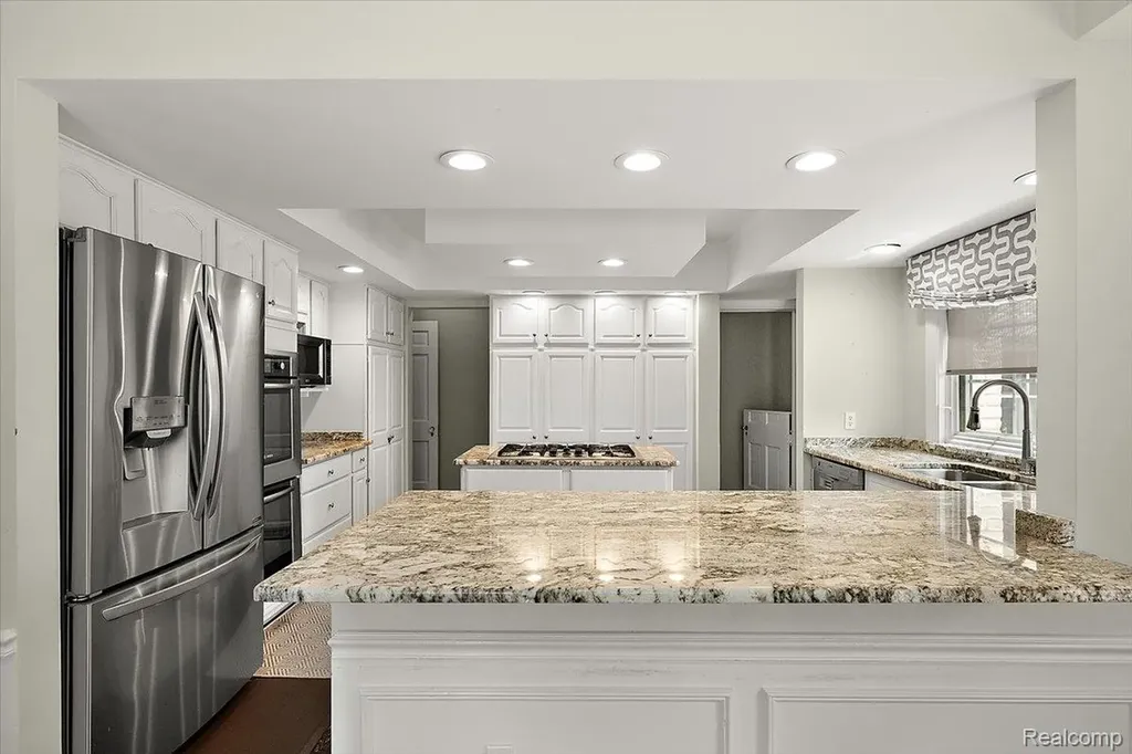 1051 Devonshire Road Grosse Pointe Park City MI 48230