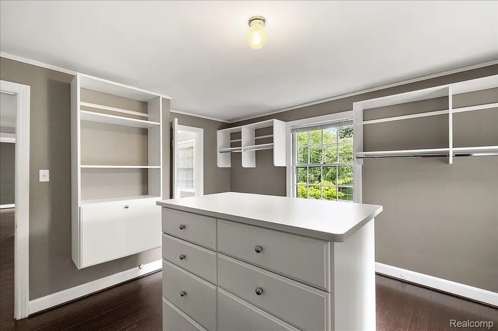 1051 Devonshire Road Grosse Pointe Park City MI 48230