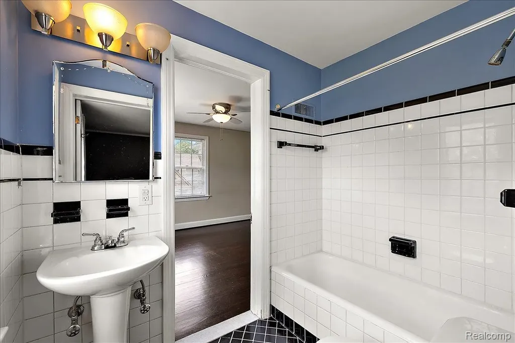 1051 Devonshire Road Grosse Pointe Park City MI 48230