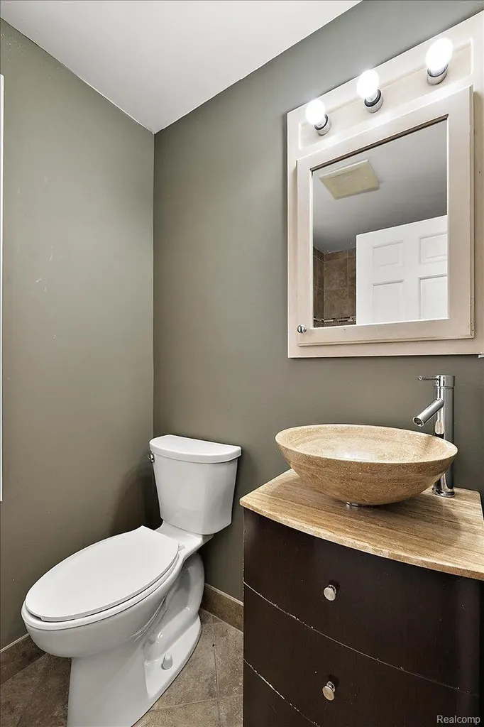 1051 Devonshire Road Grosse Pointe Park City MI 48230