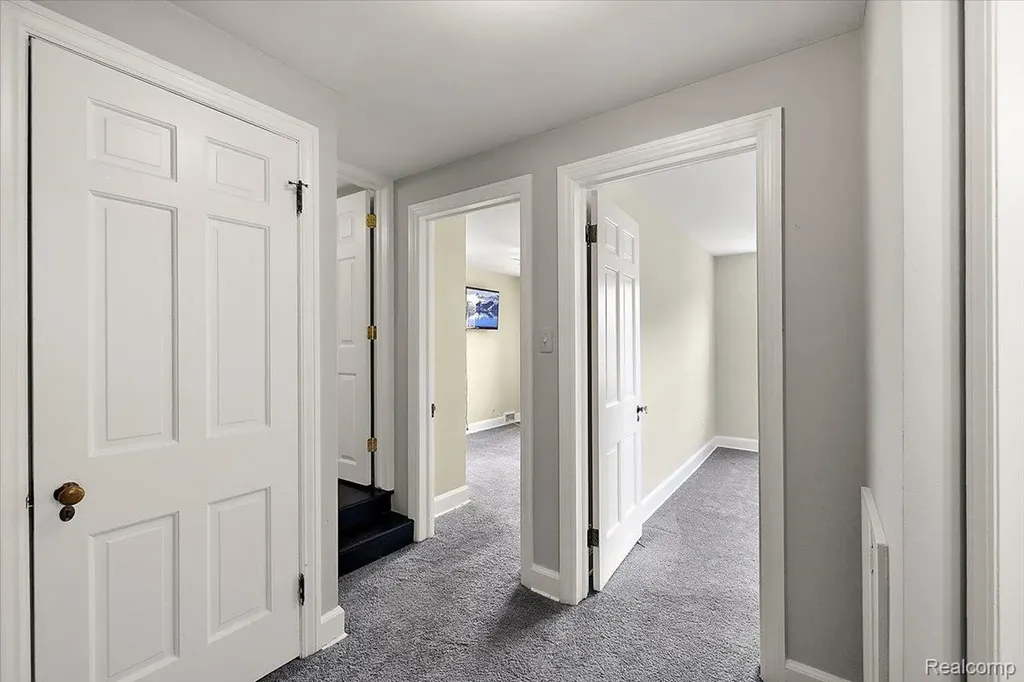 1051 Devonshire Road Grosse Pointe Park City MI 48230