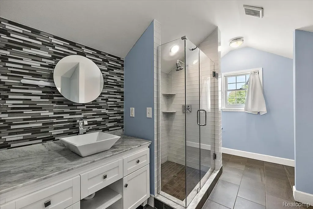 1051 Devonshire Road Grosse Pointe Park City MI 48230