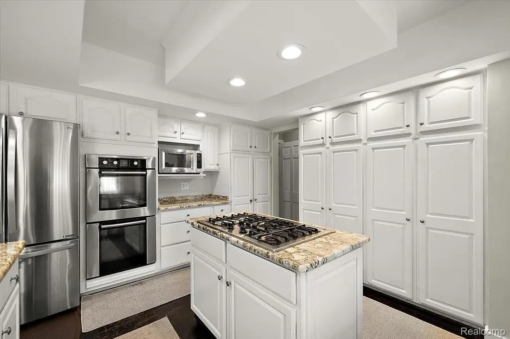 1051 Devonshire Road Grosse Pointe Park City MI 48230