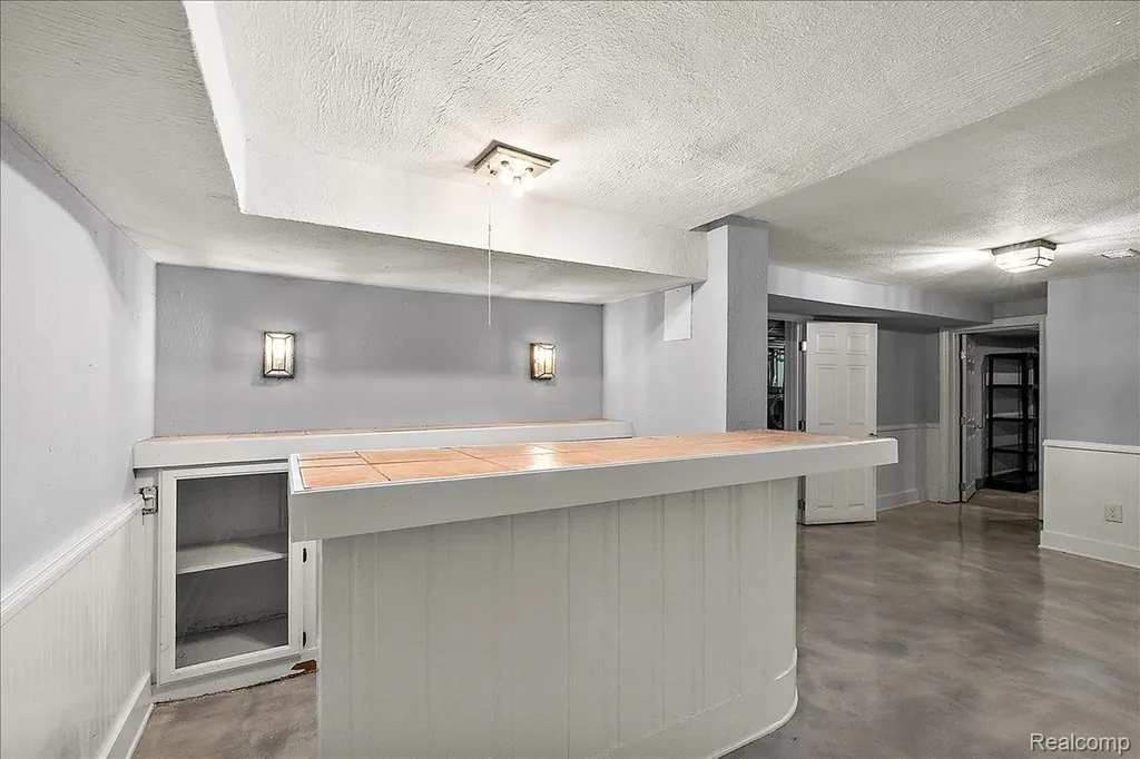1051 Devonshire Road Grosse Pointe Park City MI 48230