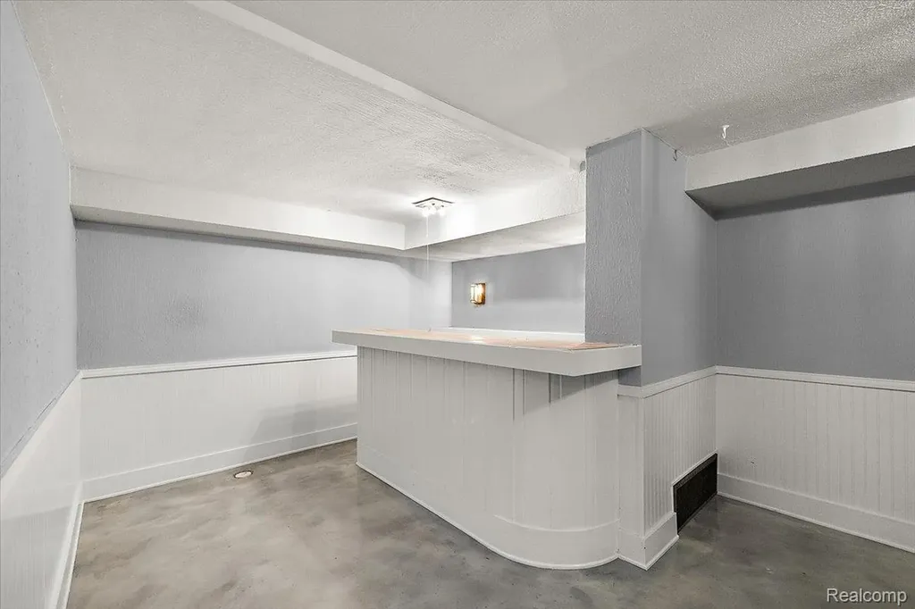 1051 Devonshire Road Grosse Pointe Park City MI 48230