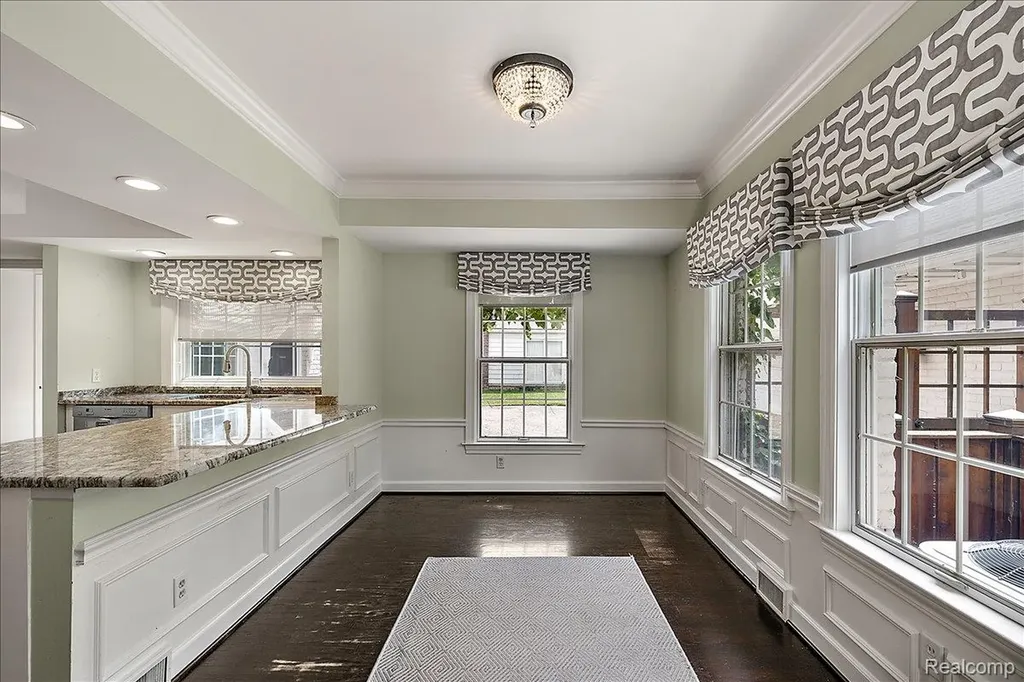 1051 Devonshire Road Grosse Pointe Park City MI 48230