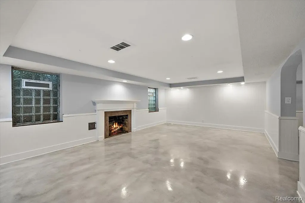 1051 Devonshire Road Grosse Pointe Park City MI 48230