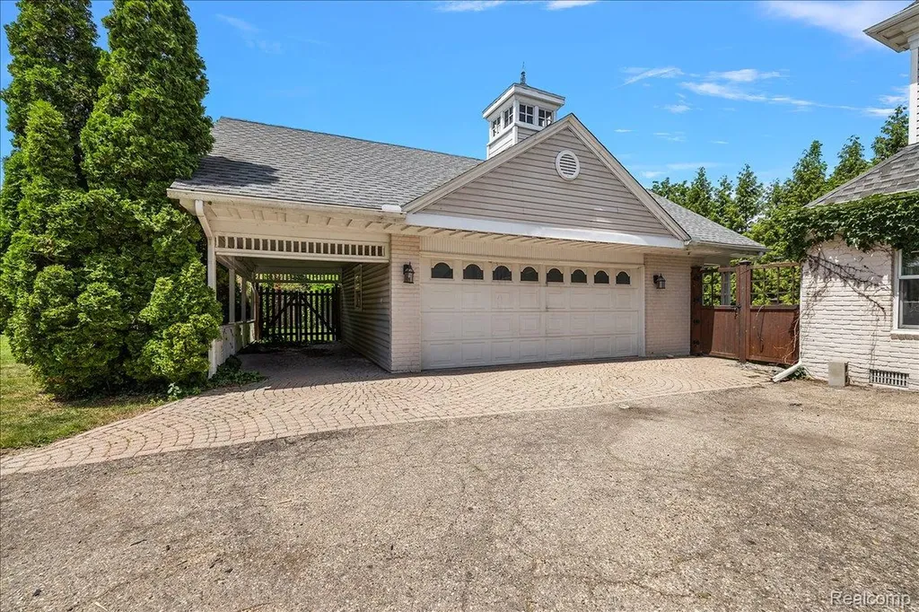 1051 Devonshire Road Grosse Pointe Park City MI 48230