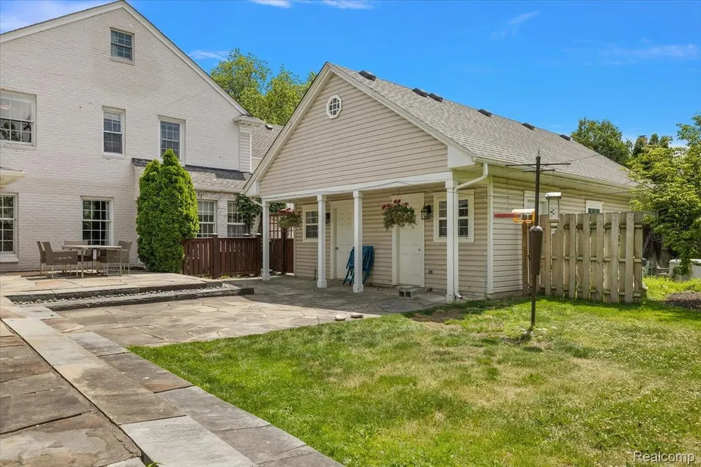 1051 Devonshire Road Grosse Pointe Park City MI 48230