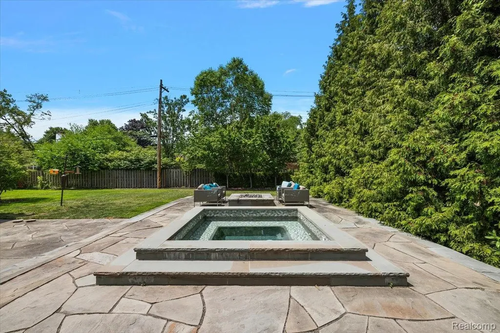 1051 Devonshire Road Grosse Pointe Park City MI 48230
