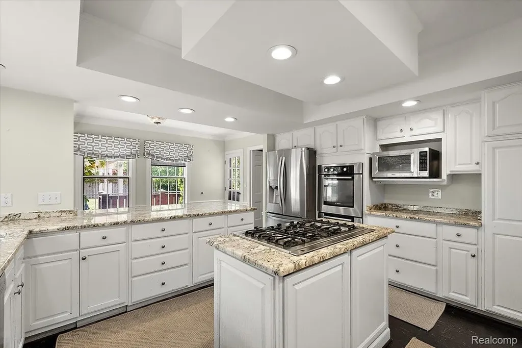 1051 Devonshire Road Grosse Pointe Park City MI 48230