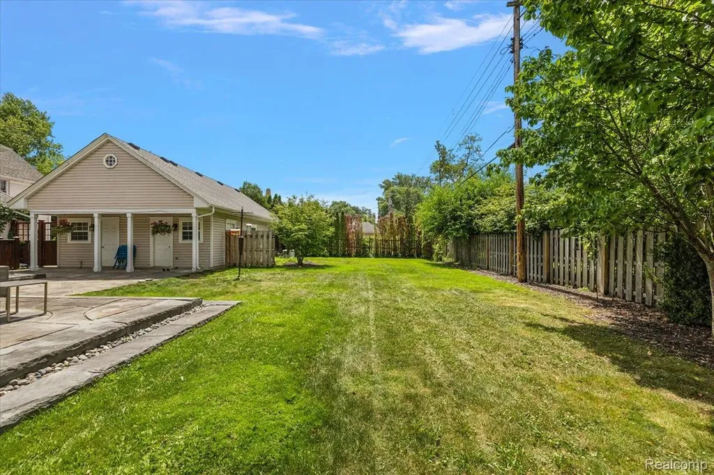 1051 Devonshire Road Grosse Pointe Park City MI 48230