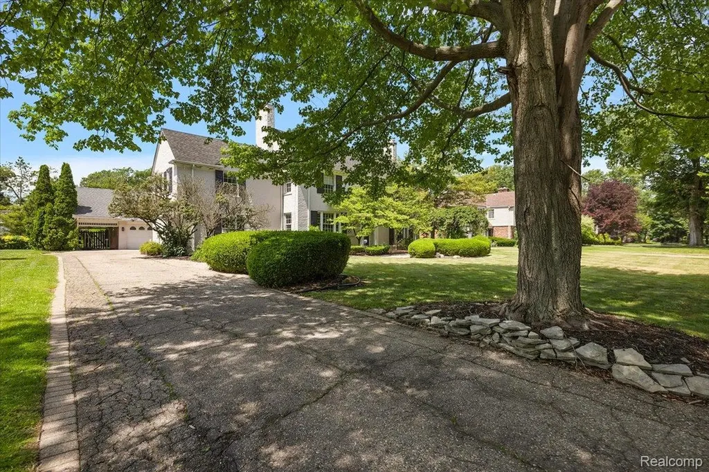 1051 Devonshire Road Grosse Pointe Park City MI 48230