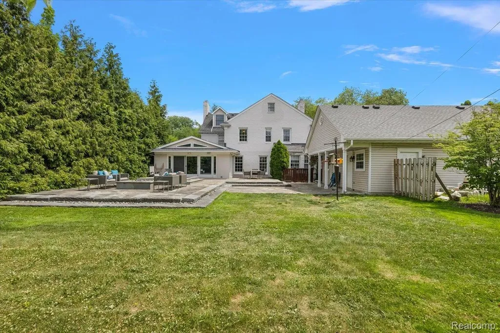 1051 Devonshire Road Grosse Pointe Park City MI 48230