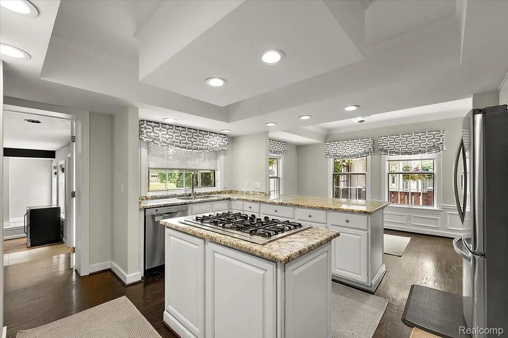 1051 Devonshire Road Grosse Pointe Park City MI 48230