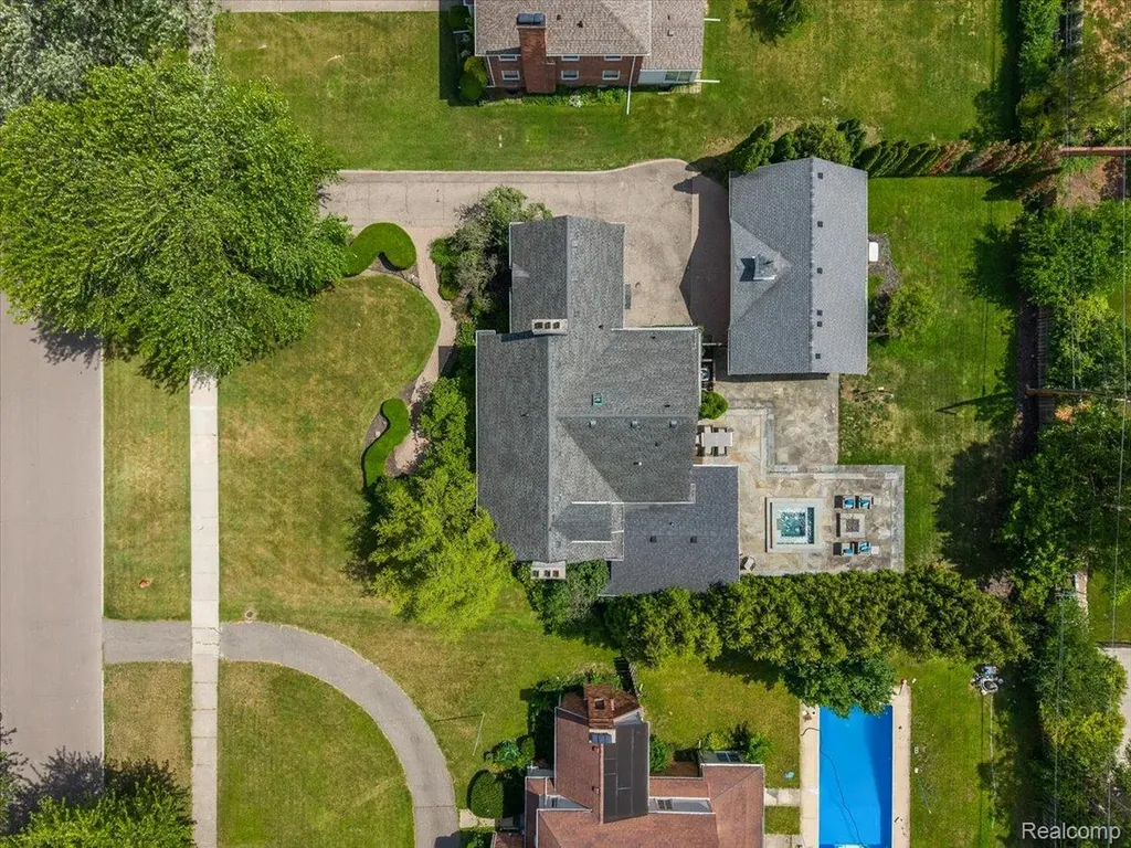 1051 Devonshire Road Grosse Pointe Park City MI 48230