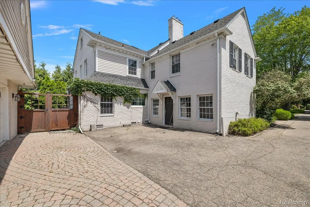 1051 Devonshire Road Grosse Pointe Park City MI 48230