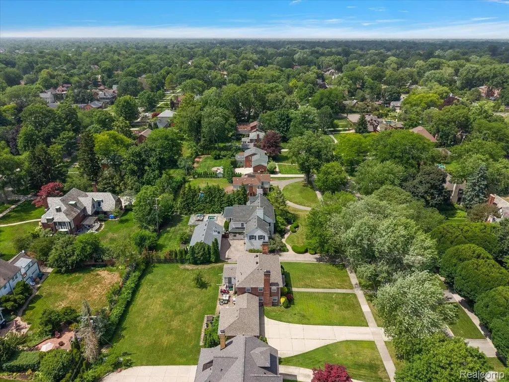 1051 Devonshire Road Grosse Pointe Park City MI 48230