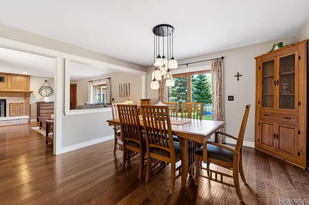 5010 Mallards Landing Highland Charter Township MI 48357
