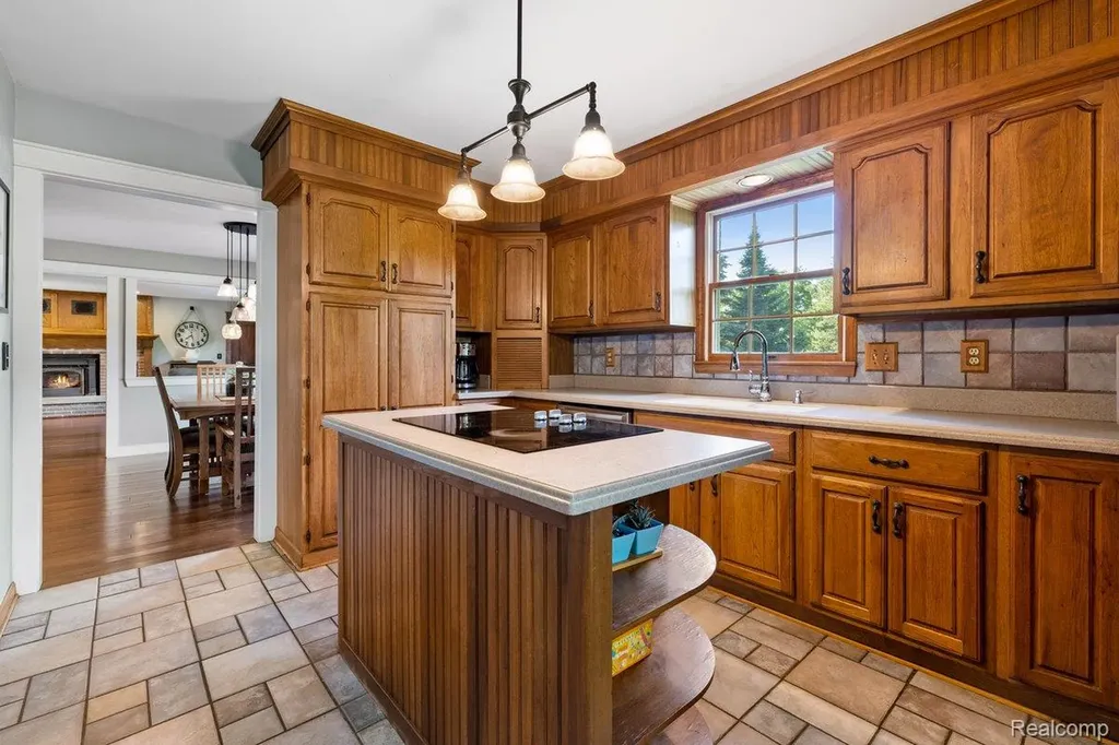 5010 Mallards Landing Highland Charter Township MI 48357
