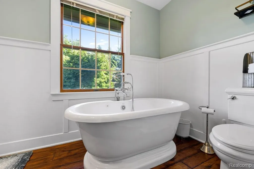 5010 Mallards Landing Highland Charter Township MI 48357