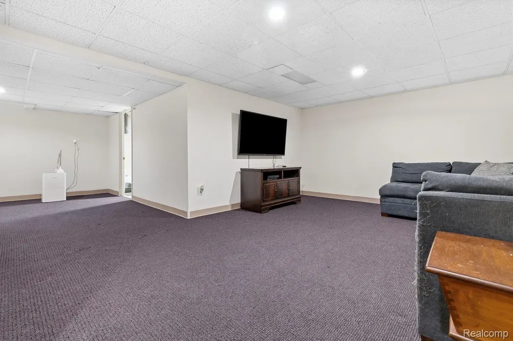 5010 Mallards Landing Highland Charter Township MI 48357