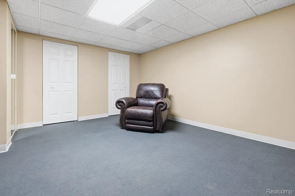 5010 Mallards Landing Highland Charter Township MI 48357