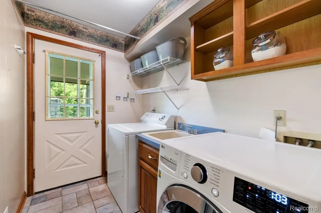 5010 Mallards Landing Highland Charter Township MI 48357
