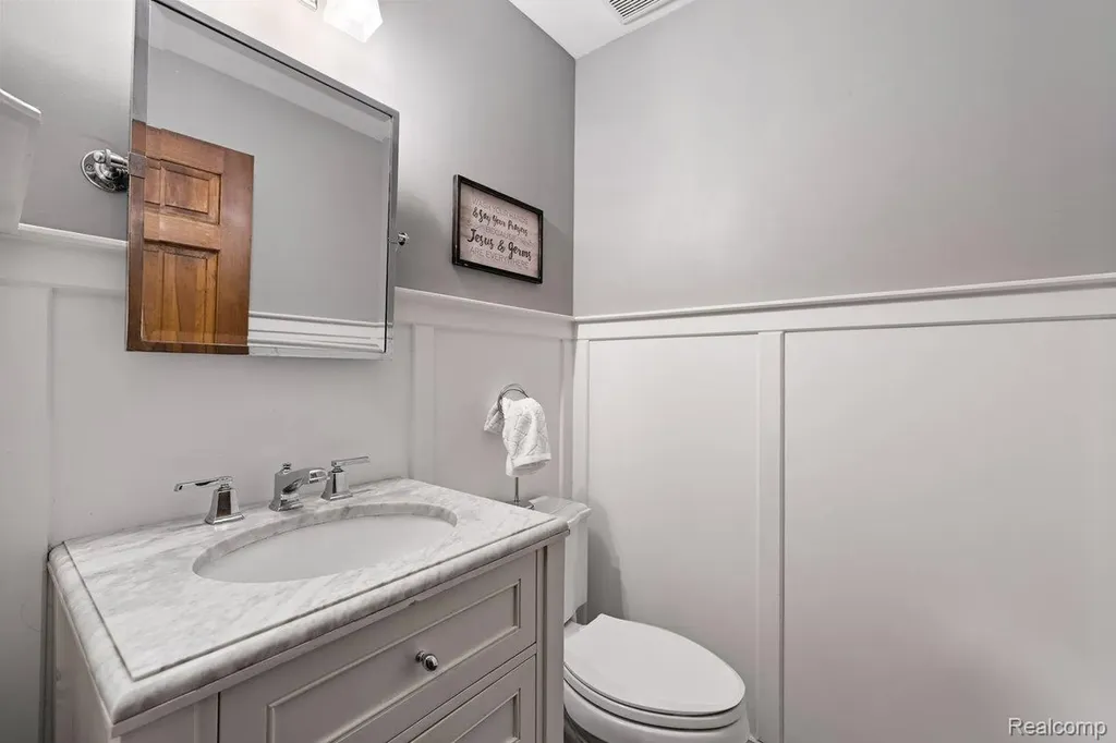 5010 Mallards Landing Highland Charter Township MI 48357