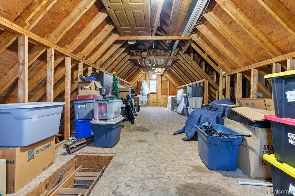 5010 Mallards Landing Highland Charter Township MI 48357