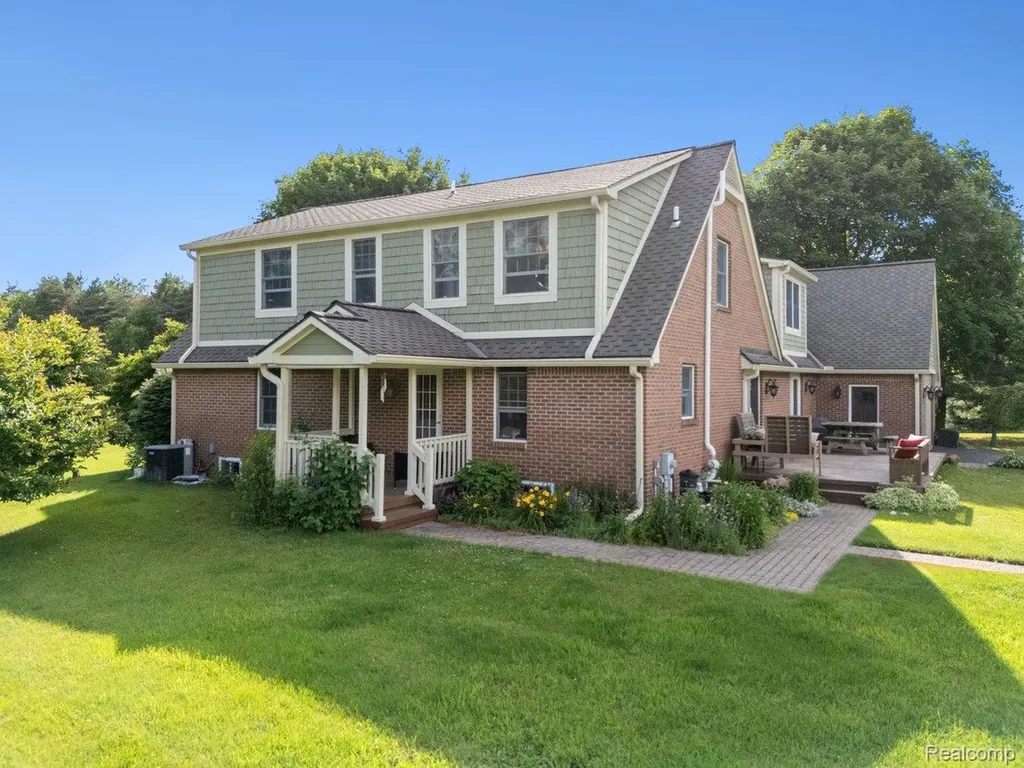 5010 Mallards Landing Highland Charter Township MI 48357