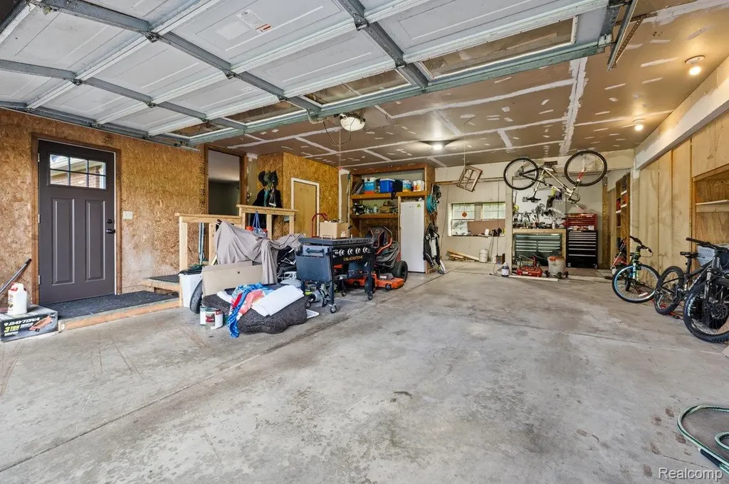 5010 Mallards Landing Highland Charter Township MI 48357