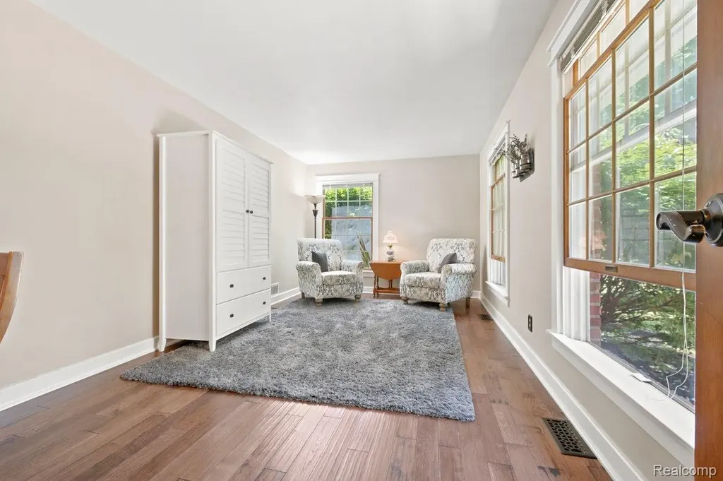5010 Mallards Landing Highland Charter Township MI 48357