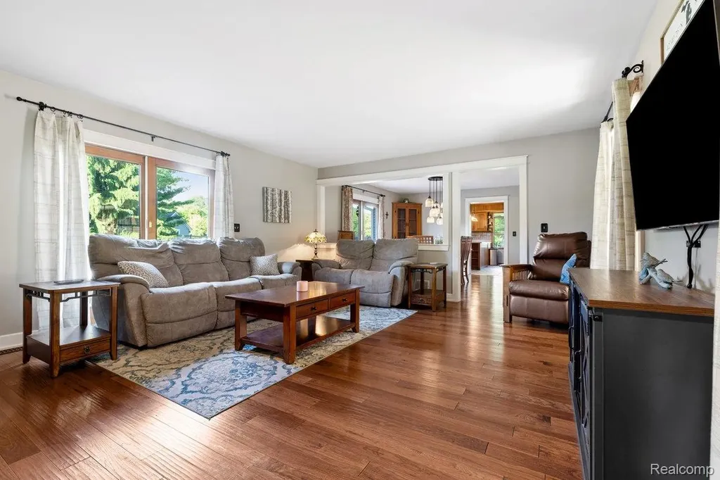 5010 Mallards Landing Highland Charter Township MI 48357