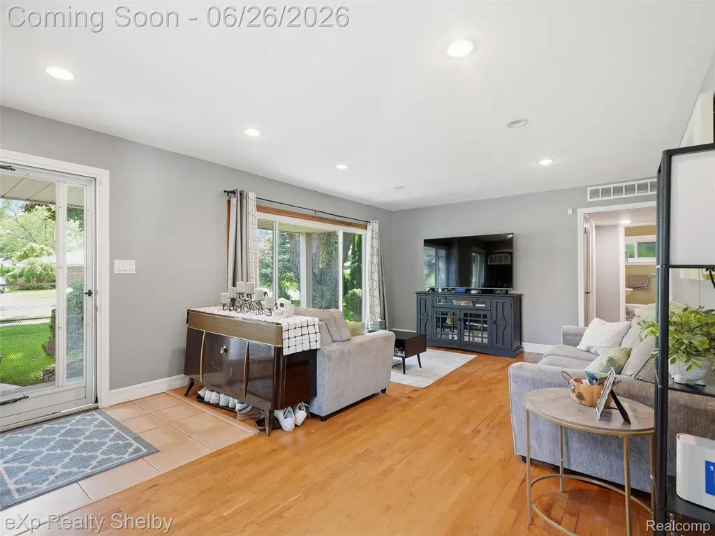 28286 Red Leaf Lane Southfield City MI 48076